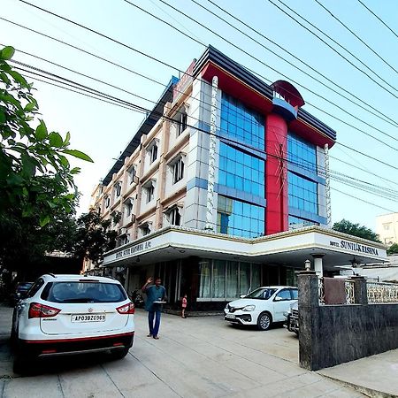 Hotel Sunilkrishna Tirupati Eksteriør billede