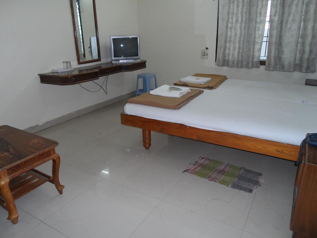 Hotel Sunilkrishna Tirupati Værelse billede
