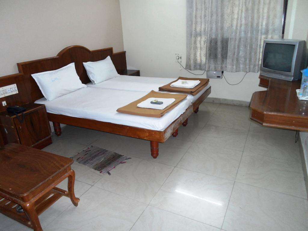 Hotel Sunilkrishna Tirupati Værelse billede